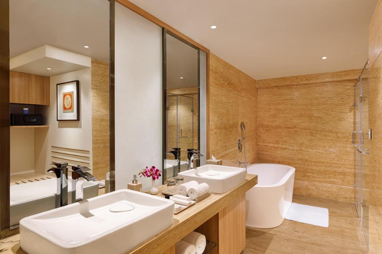 Bellevue Sarovar Premiere Junagadh Exterior foto